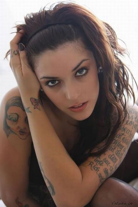 girl_with_tattoos_09.jpg